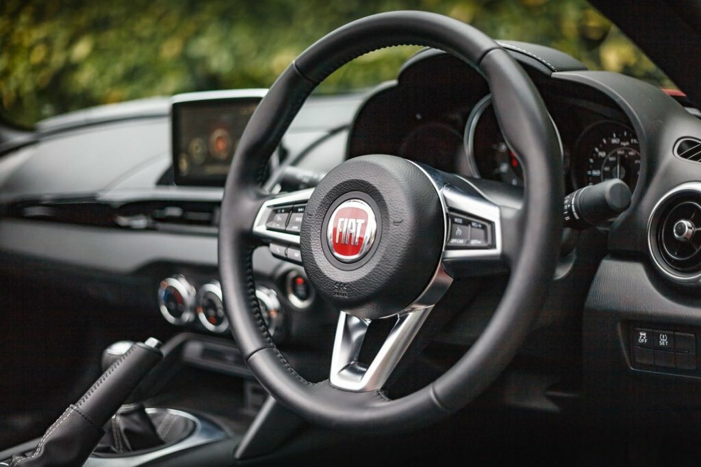 Fiat 124 Spider Convertible SP18YSV White #3