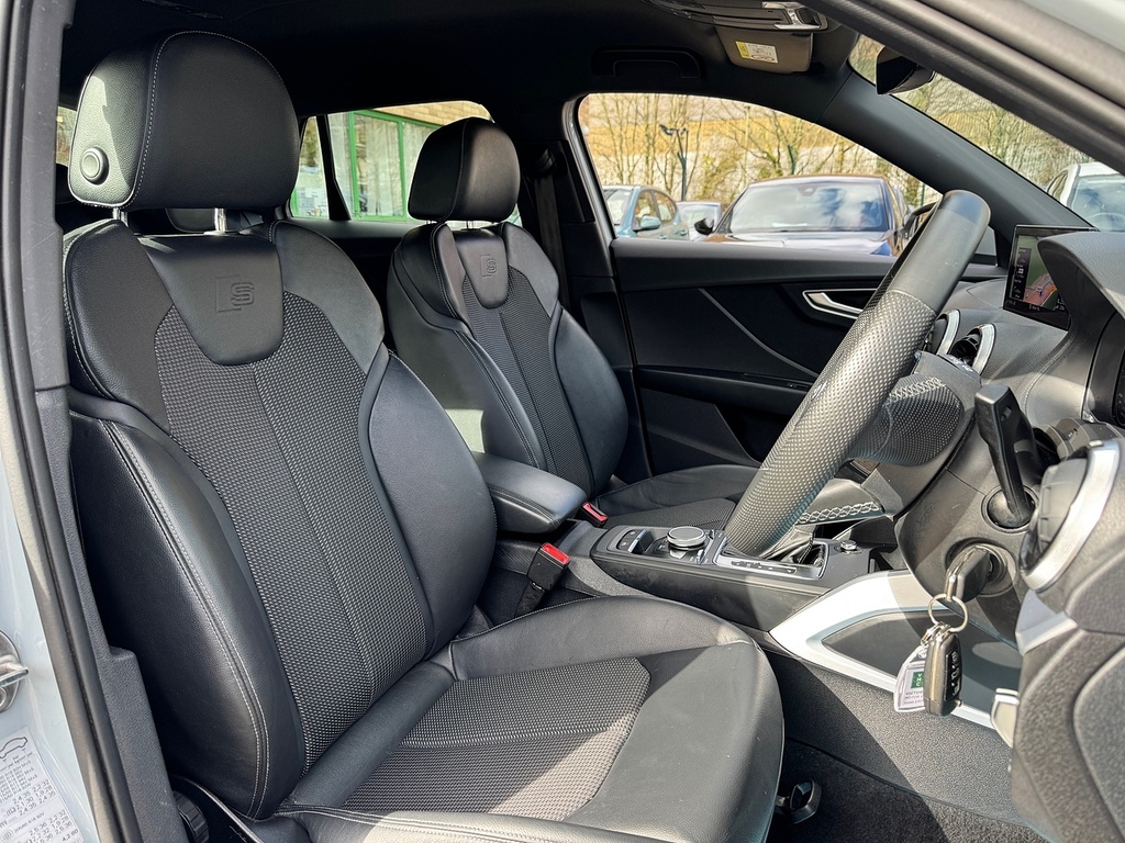 Audi Q2 Tfsi Cod S Line NG72FWV Grey #2