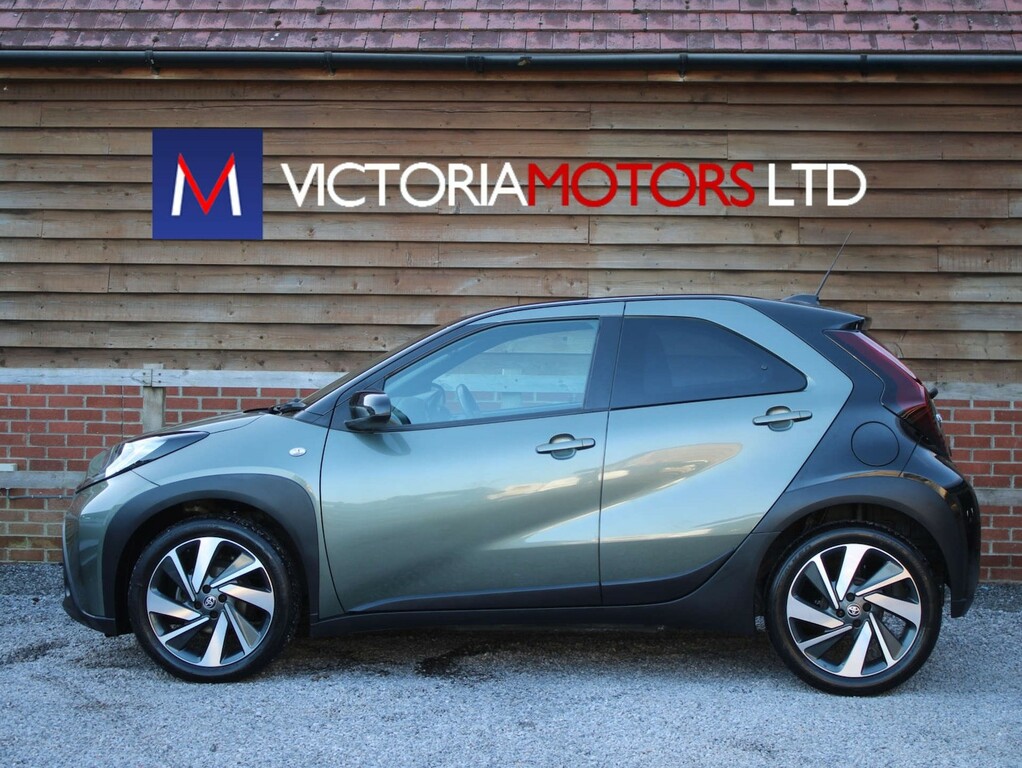 Toyota Aygo X 1.0 Vvt-i Edge Hatchback OE72VWB Green #2