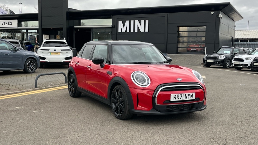Mini Hatch 5-Door Hatch Cooper Exclusive Red