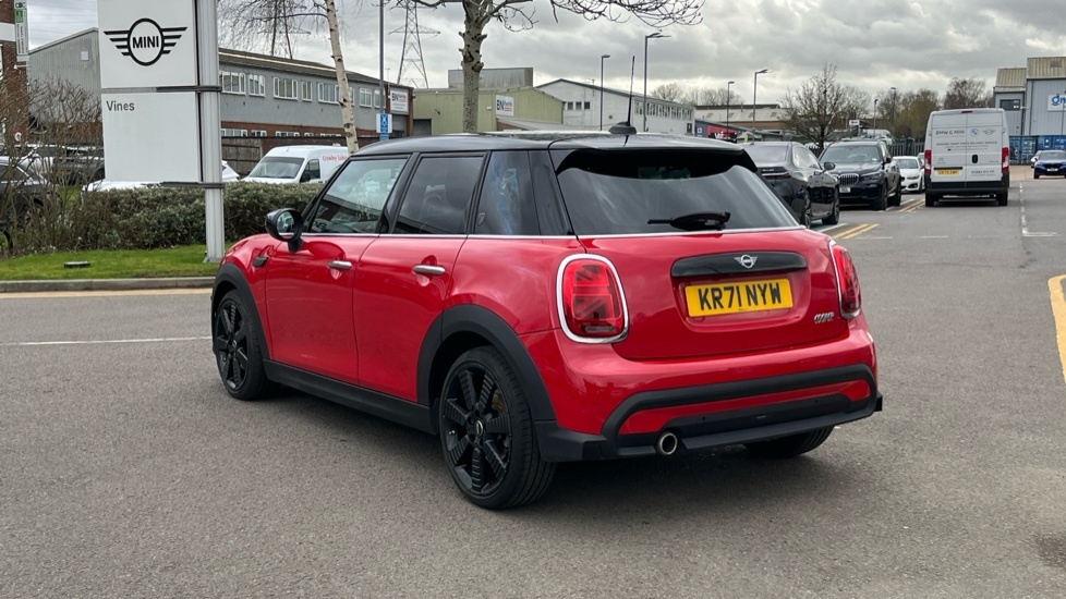 Mini Hatch 5-Door Hatch Cooper Exclusive KR71NYW Red #2