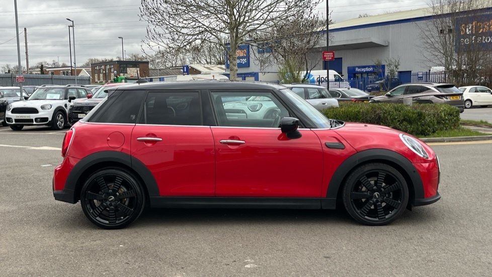 Mini Hatch 5-Door Hatch Cooper Exclusive KR71NYW Red #3