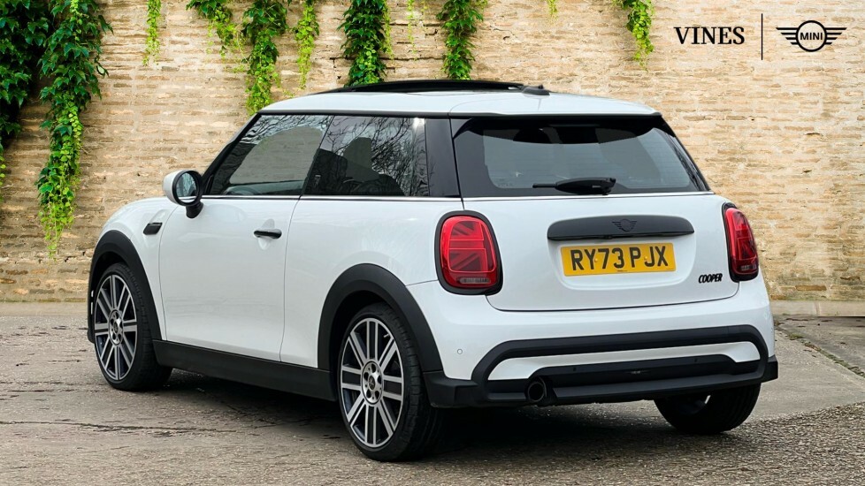 Mini Hatch 3-Door Hatch Cooper Exclusive RY73PJX White #2