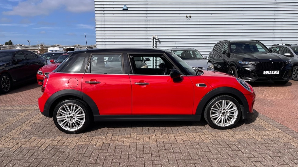 Mini Hatch 5-Door Hatch Cooper Exclusive GU19NEF Red #3