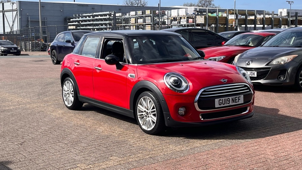Mini Hatch 5-Door Hatch Cooper Exclusive Red