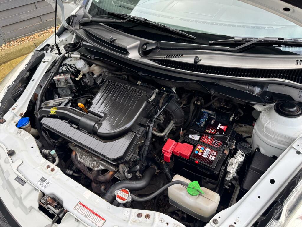 Suzuki Swift Vvts Glx Red #8
