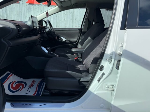 Toyota Yaris Hatchback RE73ZVJ White #2