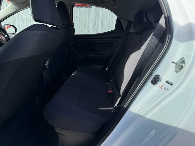 Toyota Yaris Hatchback RE73ZVJ White #3