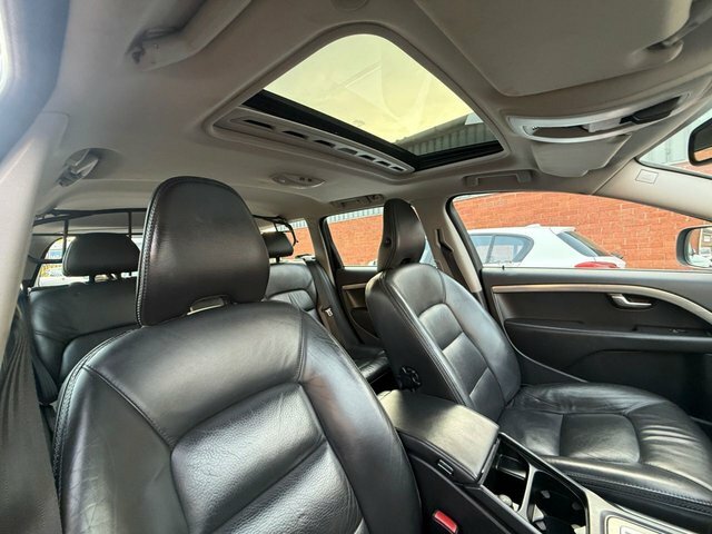 Volvo XC70 D5 Se Estate Gold #5