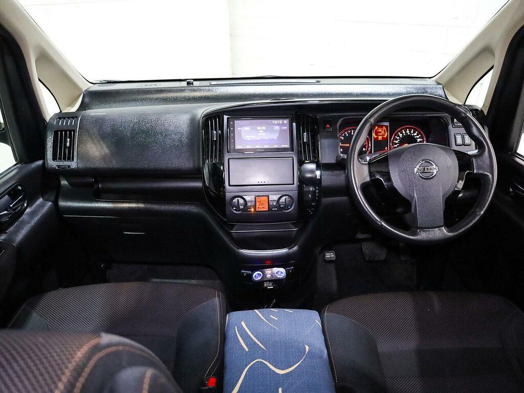 Nissan Serena Hatchback White #8