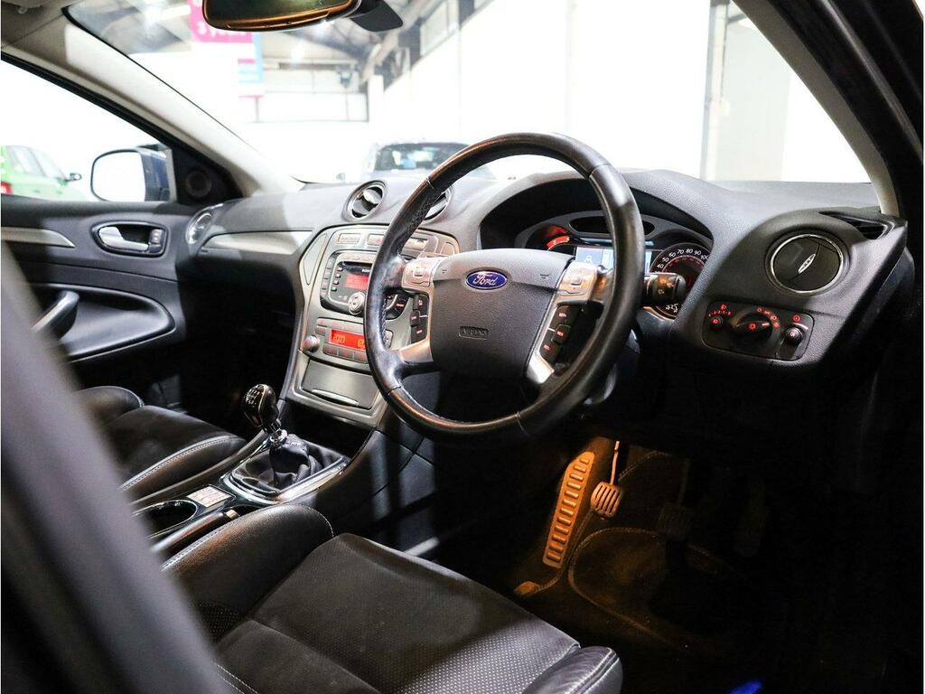 Ford Mondeo Hatchback Grey #3