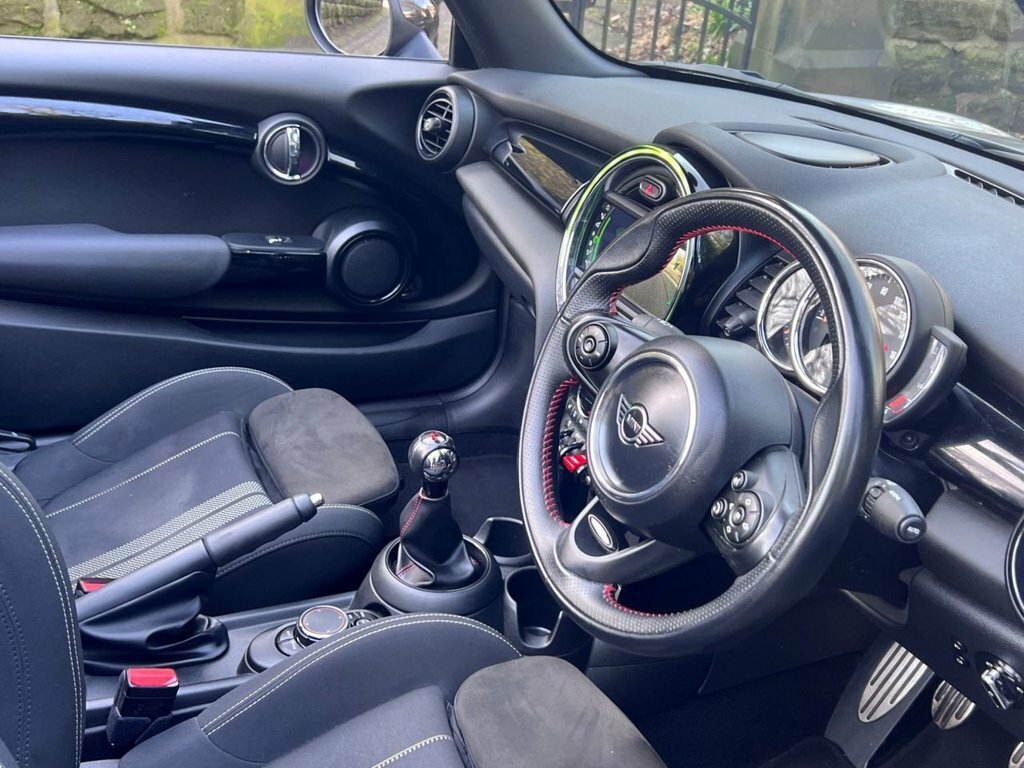 Mini Convertible 1.5L Cooper Sport LR19SGU Silver #2