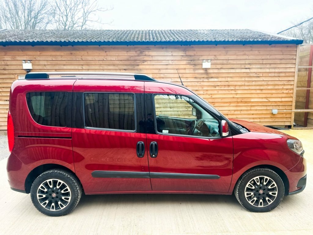 Fiat Doblo 1.6L Lounge Red #5