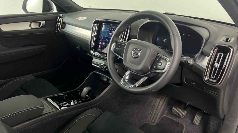 Volvo XC40 B3 Black Edition Plus, Mild Hybrid, Roa RV75NYU White #4