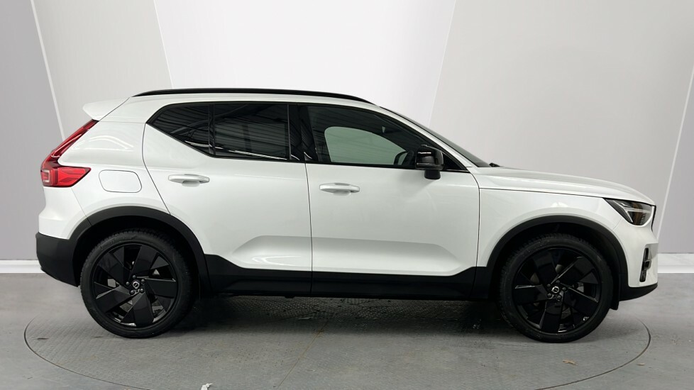 Volvo XC40 B3 Black Edition Plus, Mild Hybrid, Roa RV75NYU White #3