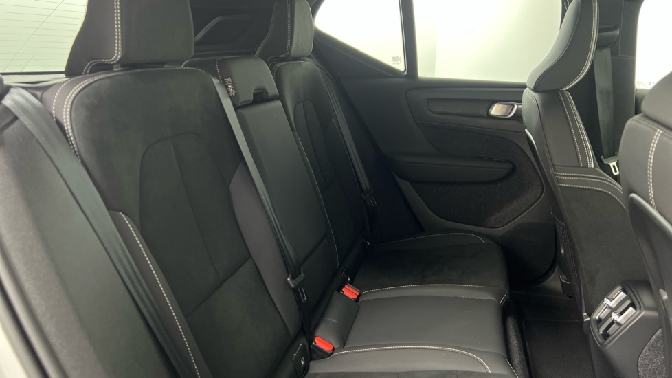 Volvo XC40 B3 Black Edition Plus, Mild Hybrid, Roa RV75NYU White #6