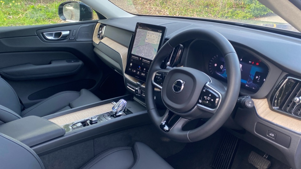 Volvo XC60 Plus, B5 Awd Mild Hybrid, Dark WF75CMX Silver #4