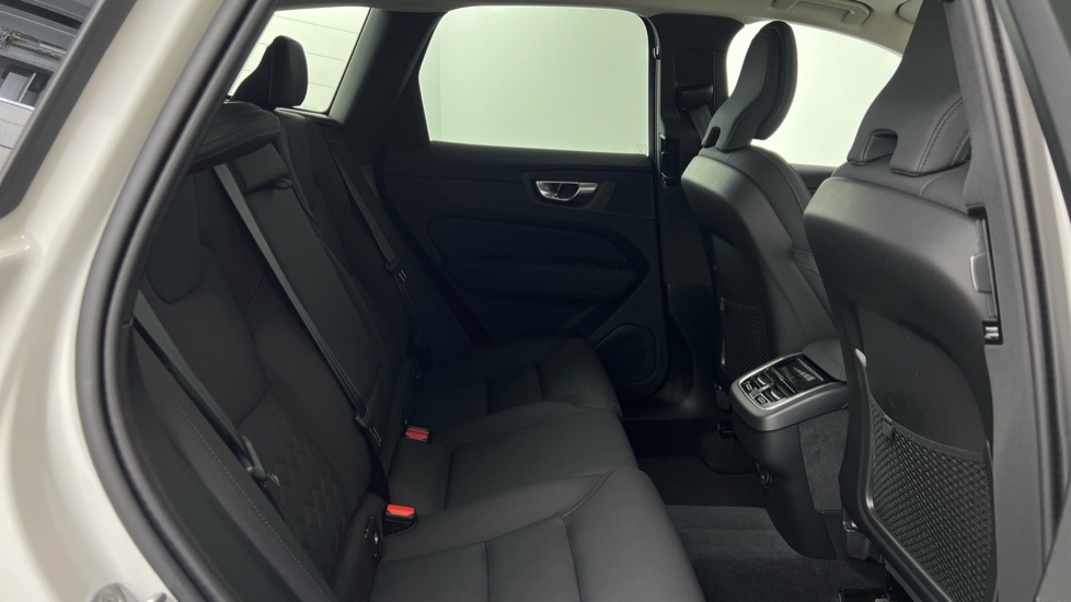 Volvo XC60 B5 Mhev Awd WJ75XWP White #6