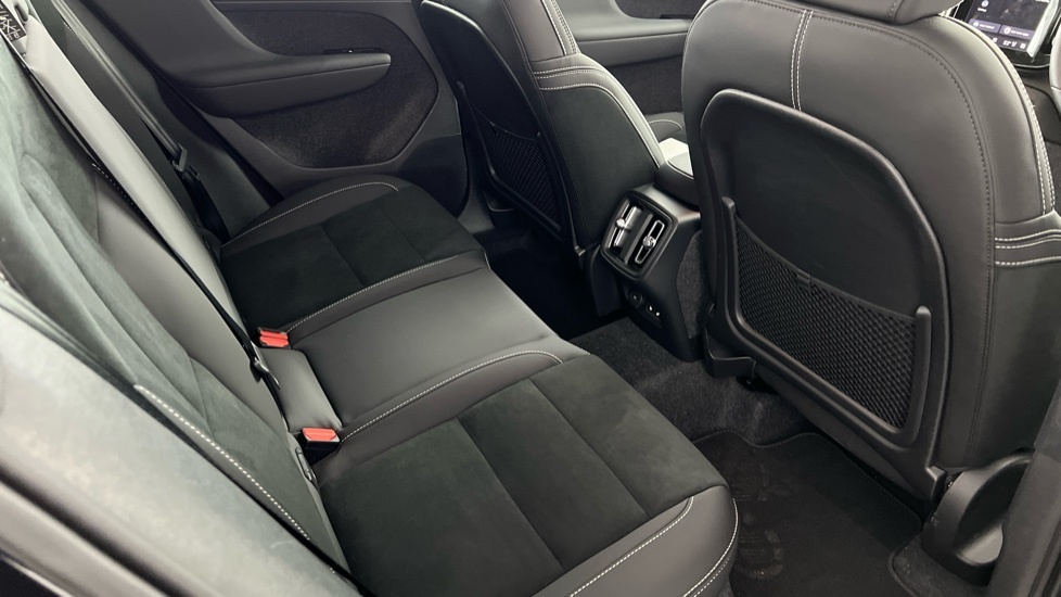 Volvo XC40 Black Edition Plus, B3 Mild Hybrid, WV75RHJ Black #6
