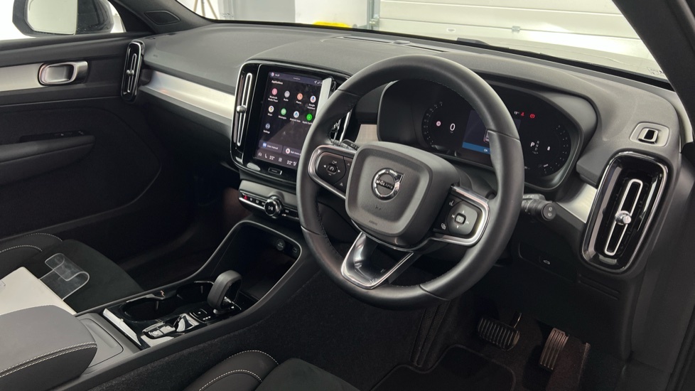 Volvo XC40 Black Edition Plus, B3 Mild Hybrid, WV75RHJ Black #4