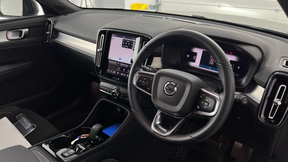 Volvo XC40 Black Edition Plus, B3 Mild Hybrid, WV75UXK Black #4