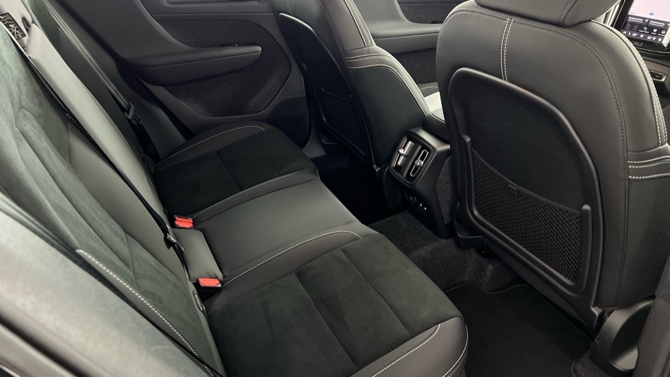 Volvo XC40 Black Edition Plus, B3 Mild Hybrid, WV75UXK Black #6