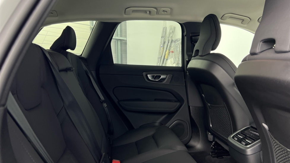 Volvo XC60 Plus, B5 Awd Mild Hybrid, Dark WF75BYC White #6