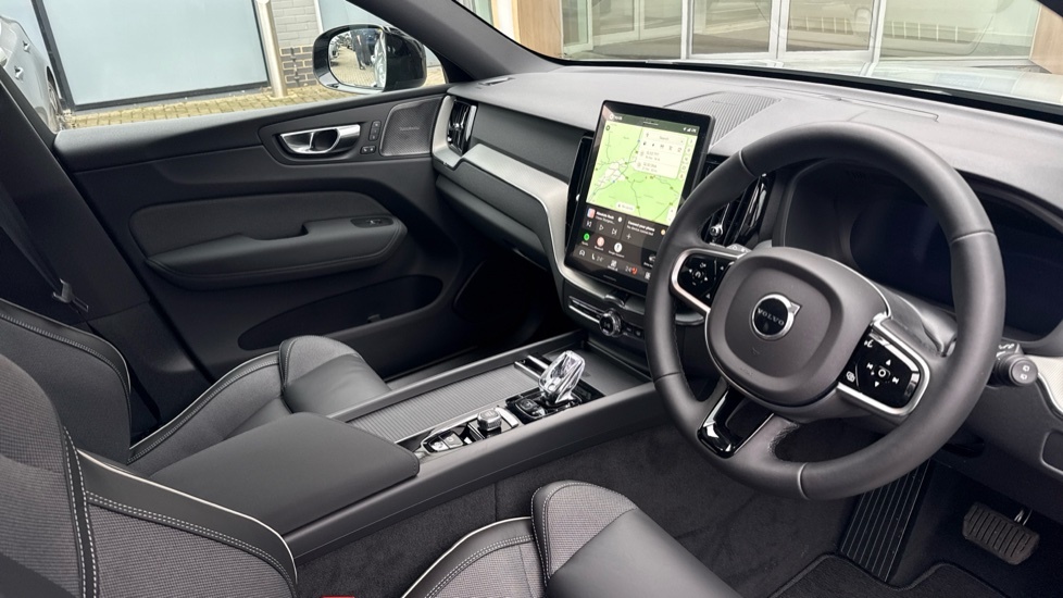 Volvo XC60 Black Edition Plus, T6 Awd Plug-in Hybrid, Electri OY26WXU Grey #4