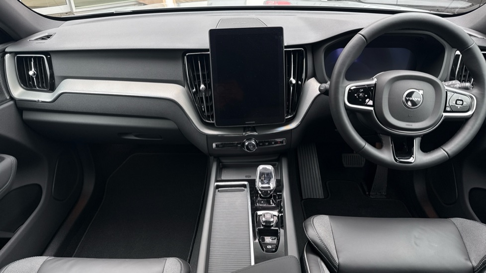 Volvo XC60 Black Edition Plus, T6 Awd Plug-in Hybrid, Electri OY26WXU Grey #5
