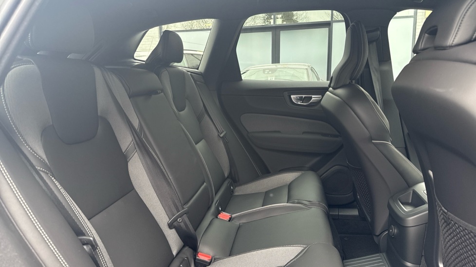 Volvo XC60 Black Edition Plus, T6 Awd Plug-in Hybrid, Electri OY26WXU Grey #6