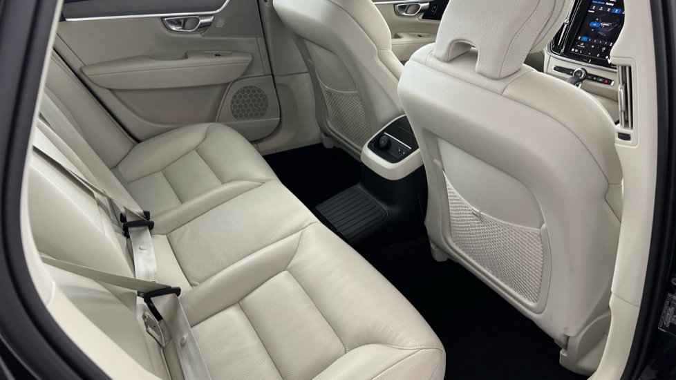 Volvo V90 Plus, T6 Awd Plug-in Hybrid, Dark RJ25KNX Black #6