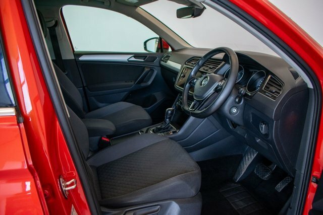 Volkswagen Tiguan 1.4 Tsi Se Navigation Suv Dsg 4Motion E KU67DRV Orange #5