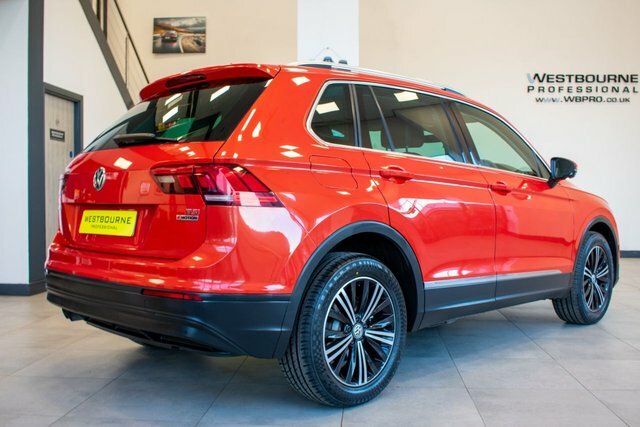 Volkswagen Tiguan 1.4 Tsi Se Navigation Suv Dsg 4Motion E KU67DRV Orange #4
