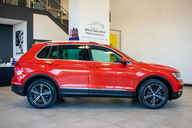 Volkswagen Tiguan 1.4 Tsi Se Navigation Suv Dsg 4Motion E KU67DRV Orange #3