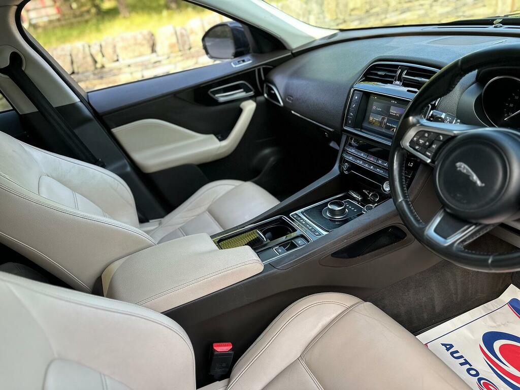 Jaguar F-Pace 2.0 D180 Prestige 2017 Black #4
