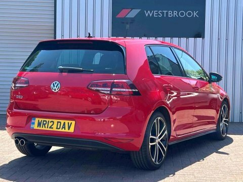 Volkswagen Golf 2.0 Tdi Bluemotion WR12DAV Red #2