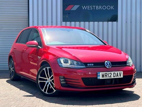 Volkswagen Golf 2.0 Tdi Bluemotion WR12DAV Red
