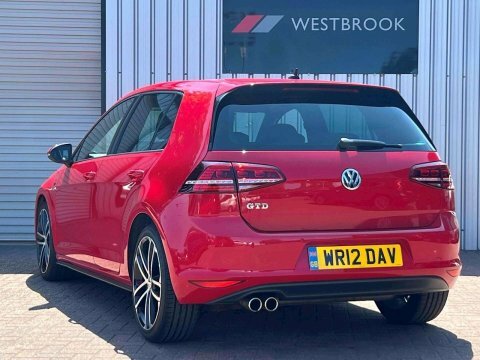 Volkswagen Golf 2.0 Tdi Bluemotion WR12DAV Red #4