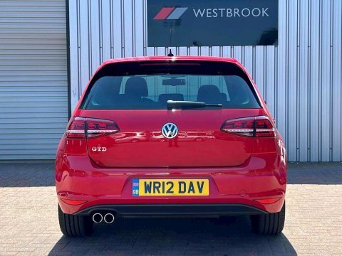 Volkswagen Golf 2.0 Tdi Bluemotion WR12DAV Red #3