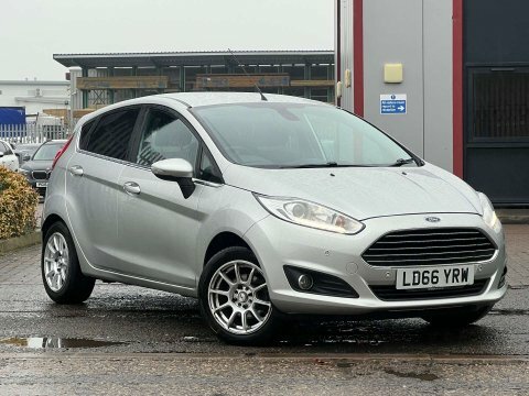 Ford Fiesta 1.0T Ecoboost Titanium LD66YRW Silver