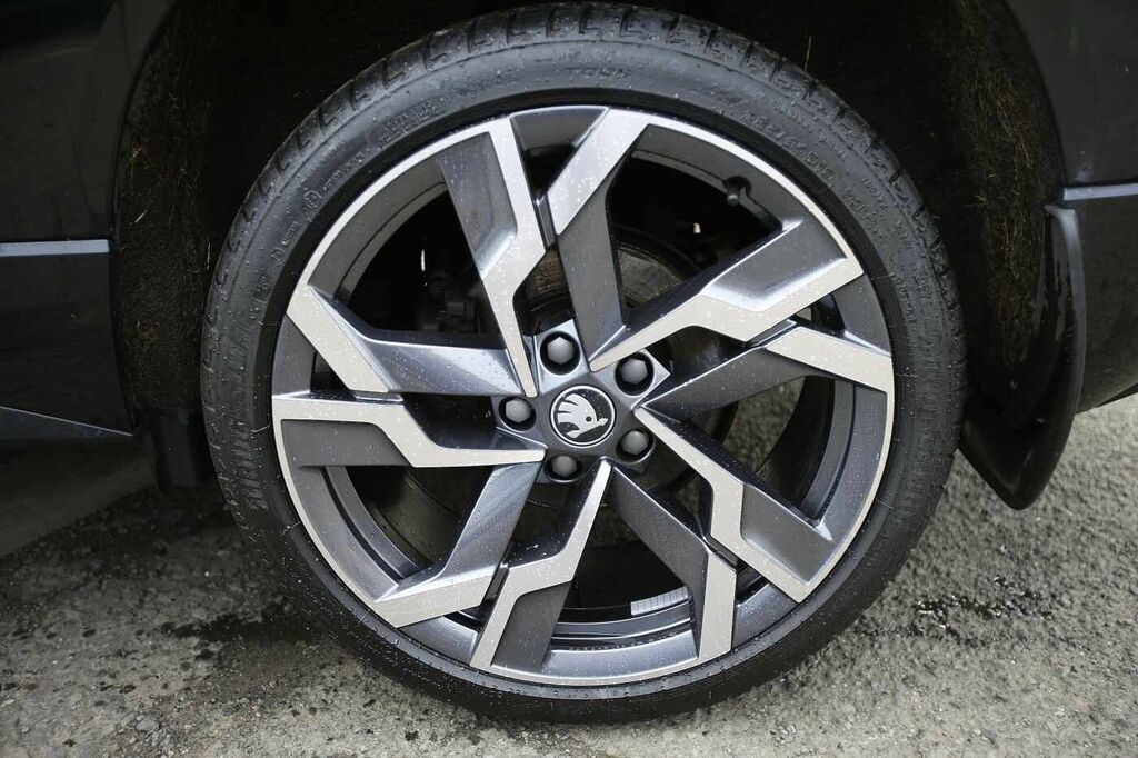 Skoda Karoq 2.0 Tdi 150 Sportline 4X4 Dsg SL22MFE Black #5
