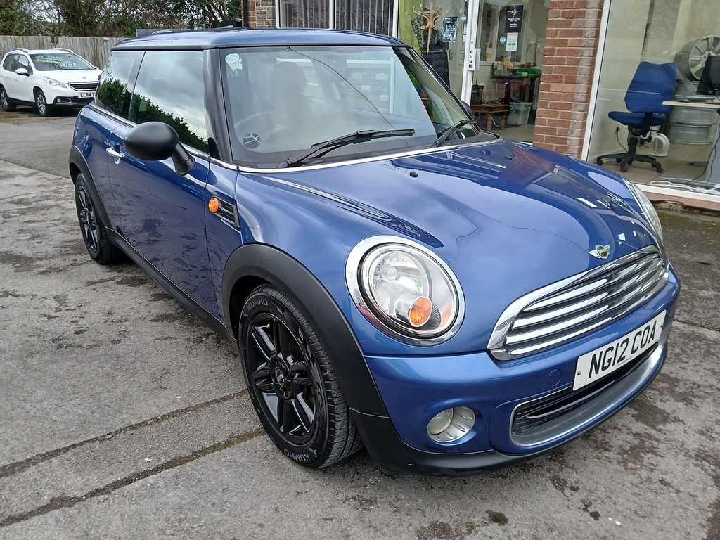 Mini Hatch One Blue