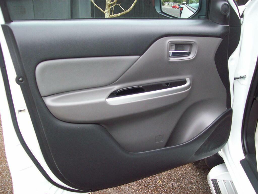 Mitsubishi L200 2.4 Di-d Dc Warrior 4Wd Euro 6  White #6