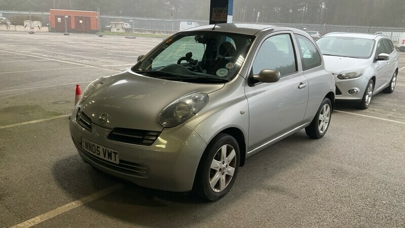 Nissan Micra Urbis Silver #2