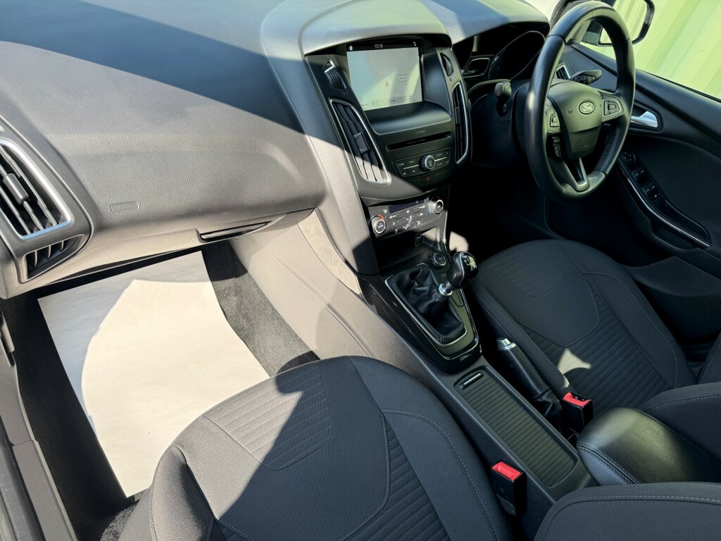 Ford Focus 1.0T Ecoboost Titanium Hatchback MA67BTX  #4