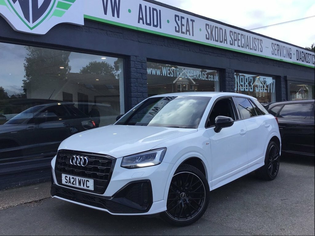 Audi Q2 Tfsi Cod 35 Black White