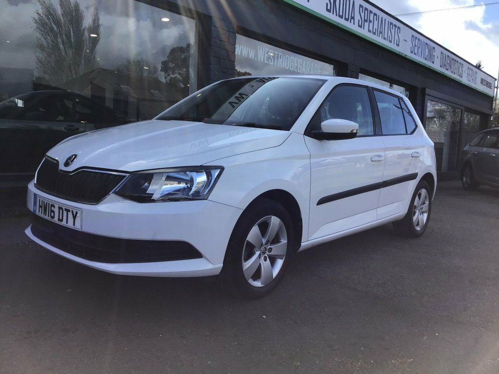 Skoda Fabia Tsi Se Hatchback White #2