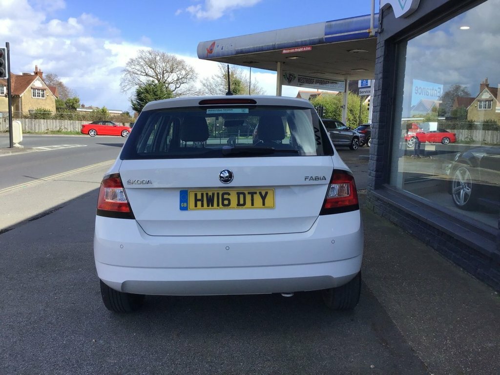Skoda Fabia Tsi Se Hatchback White #4