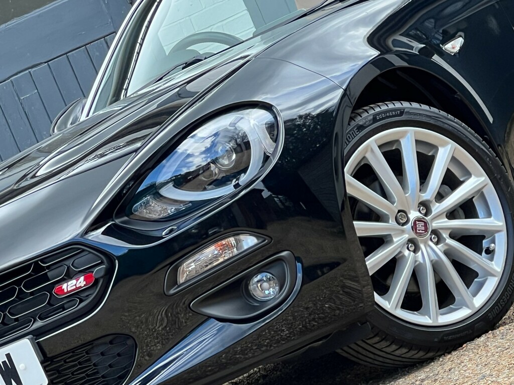Fiat 124 Spider 1.4 Multiair Lusso Plus Convertible Eur OY18AUW Black #2