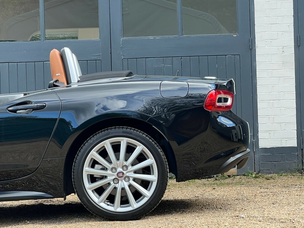 Fiat 124 Spider 1.4 Multiair Lusso Plus Convertible Eur OY18AUW Black #5